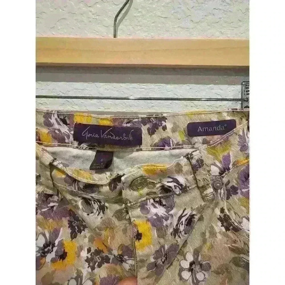 Gloria Vanderbilt Amanda FLORAL PRINT SOFT TOUCH DENIM SHORTS  SIZE 6 - Picture 3 of 3